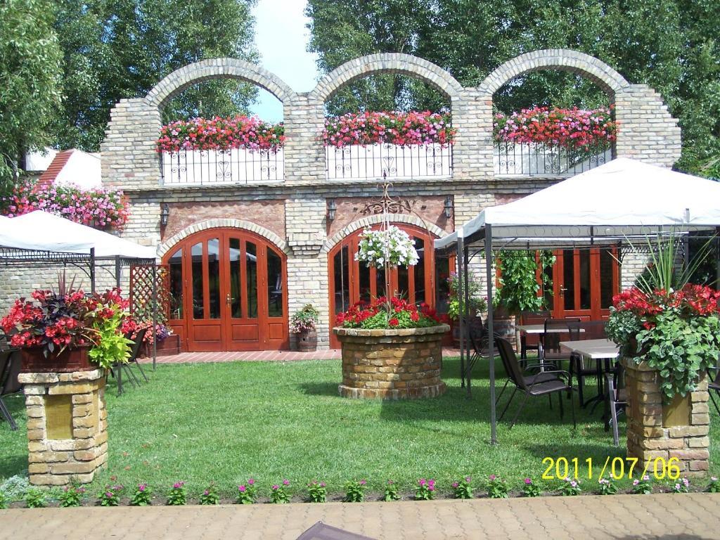 凯奇凯梅特Bajor Panzio住宿加早餐旅馆 外观 照片